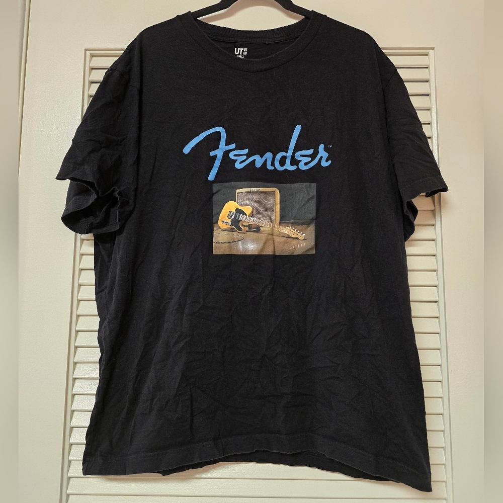 Uniqlo - Men's Fender Guitar Music Graphic 100% Cotton Short-Sleeve Shirt